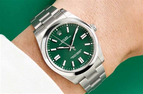 rolex 一番安い|ロレックスを価格の安い順にご紹介！入手しやすいモデルや注意 .